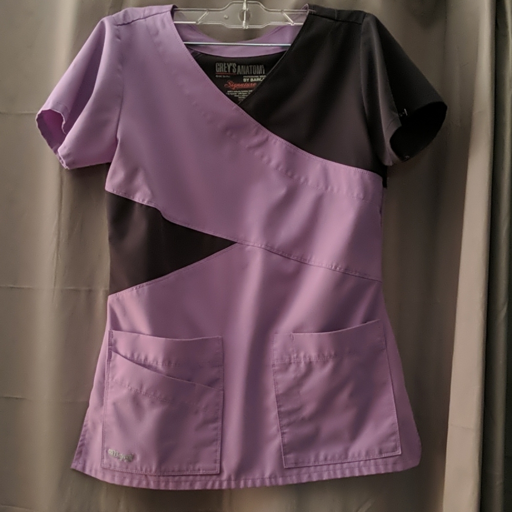 Grey's anatomy signature scrub top